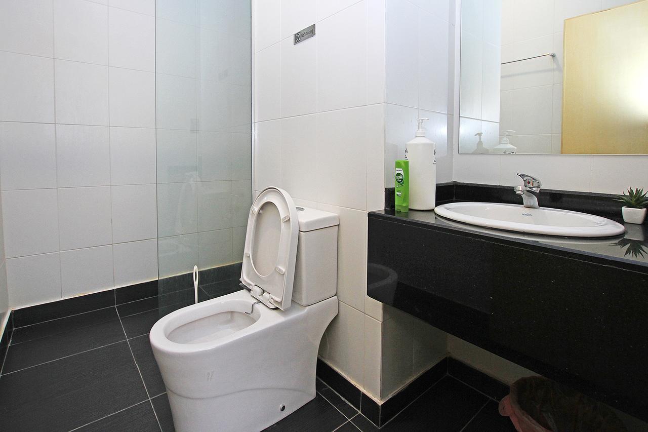 Bernard Holiday Home @ Imperial Suites Кучинг Экстерьер фото