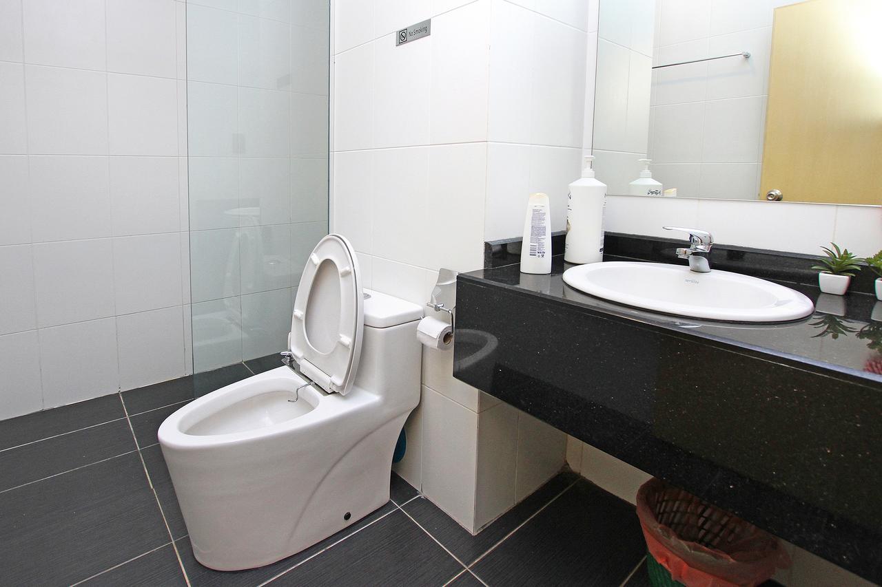 Bernard Holiday Home @ Imperial Suites Кучинг Экстерьер фото